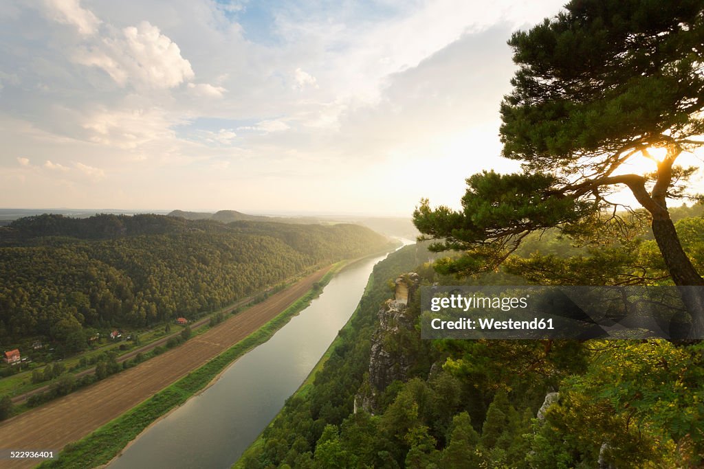 Germany, Saxony, Elbe Sandstone Mountains, view to Wartturm and Elbe River