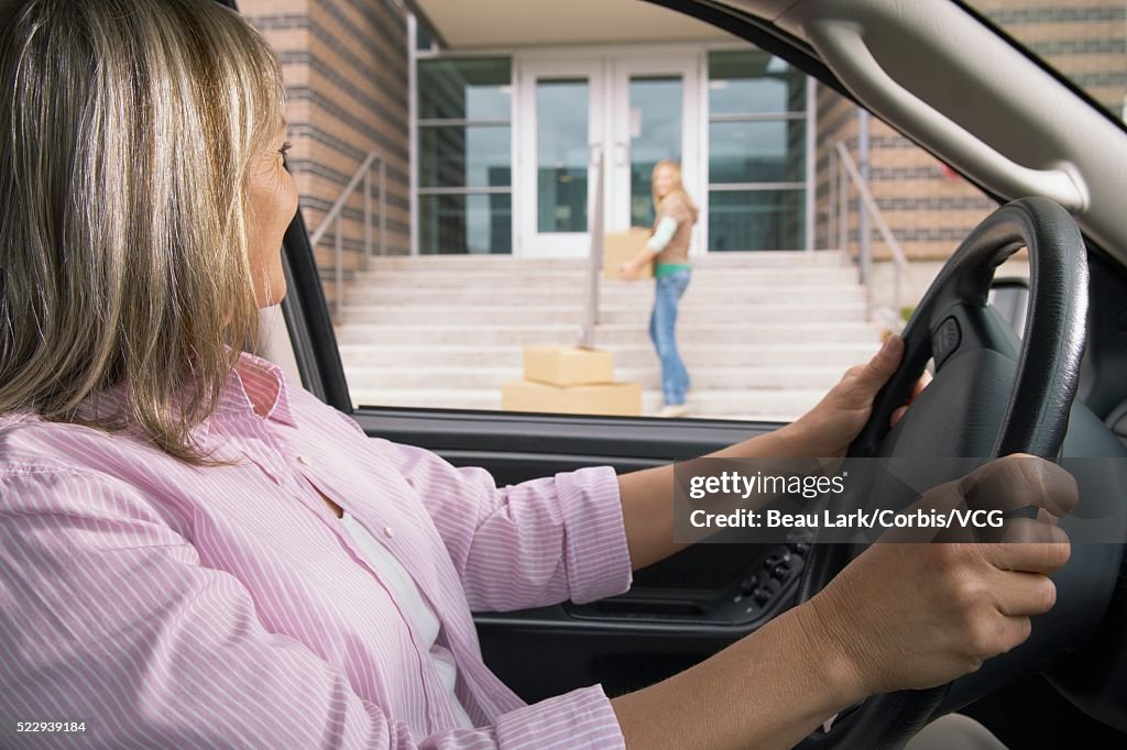 Mother dropping daughter off at college