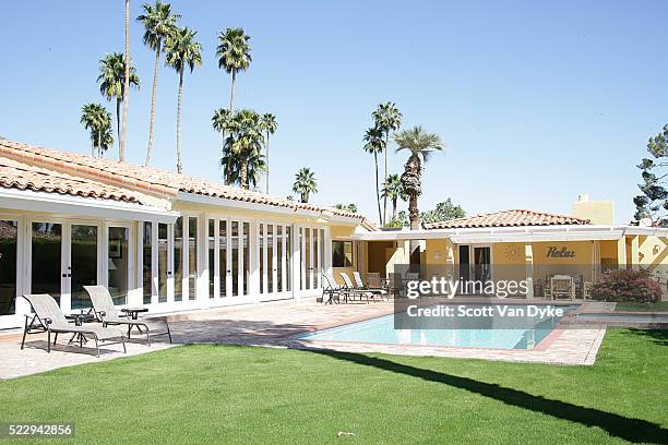 desert swimming pool - rooftop pool stock pictures, royalty-free photos & images