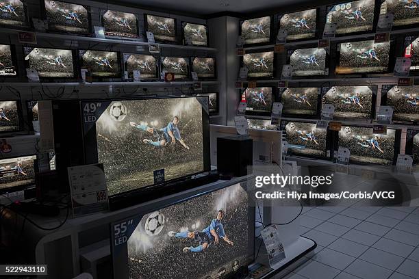 Tv In Store Multiple Tvs In Store Photos and Premium High Res Pictures - Getty Images