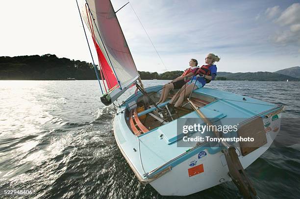 mother and daughter sailing on lake windermere - popa imagens e fotografias de stock
