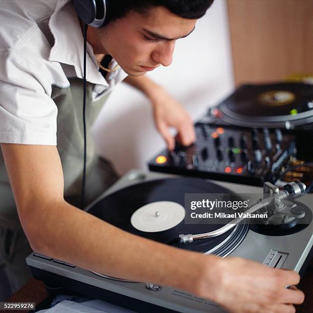 Djing And Rapping 1,696 Djing Stock Photos, High-Res Pictures, and Images - Getty Images