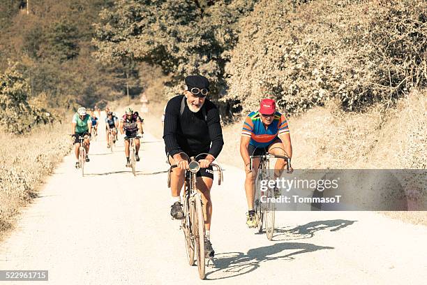 l'eroica 2014 - vintage cycling race near siena - chianti streek stockfoto's en -beelden