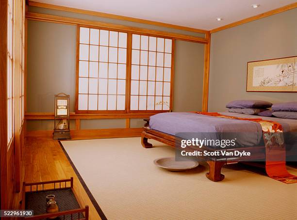 modern japanese style bedroom - shoji fotografías e imágenes de stock