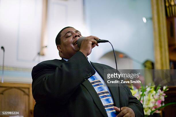 man singing in church - gospel singer stock pictures, royalty-free photos & images