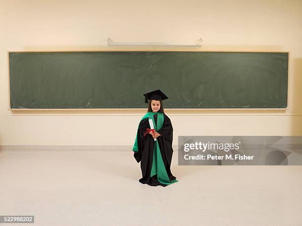 child prodigy with diploma - child prodigy stockfoto's en -beelden