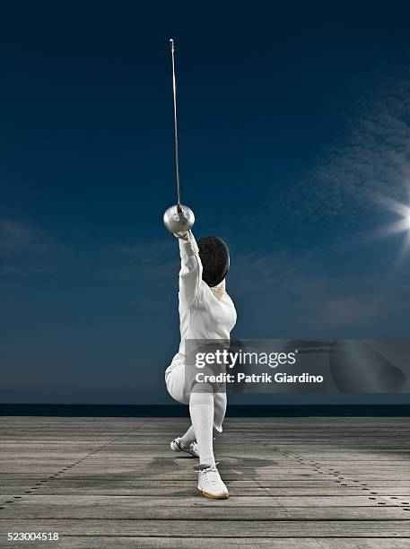 woman fencer - fechten stock-fotos und bilder