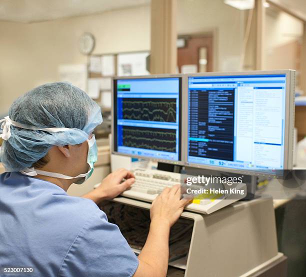 Computer Medical Mask Types Of Medical Masks Photos and Premium High Res Pictures - Getty Images