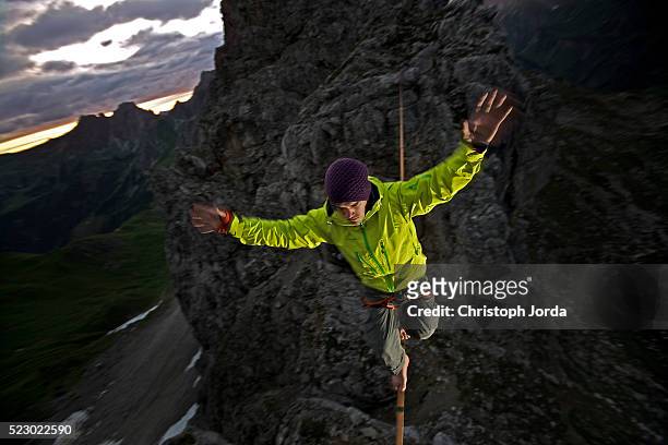 mountaineer crossing on a tightrope - drahtseilakt stock-fotos und bilder