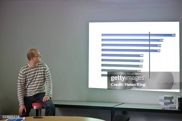 businessman looking at graph - overheadprojektor stock-fotos und bilder