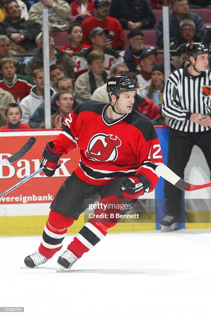 Player Jeff Friesen of the New Jersey Devils. Nachrichtenfoto Getty