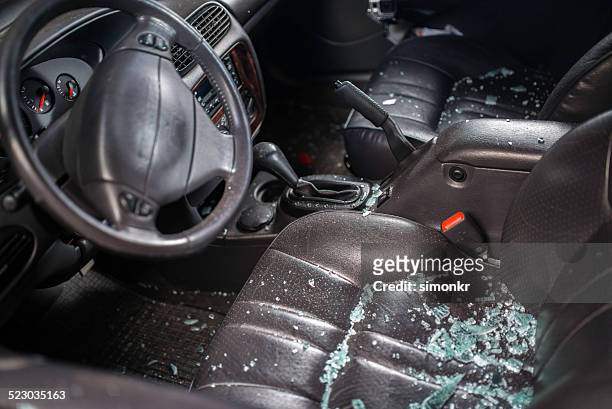 car window smashed by a thief - breaking window stockfoto's en -beelden
