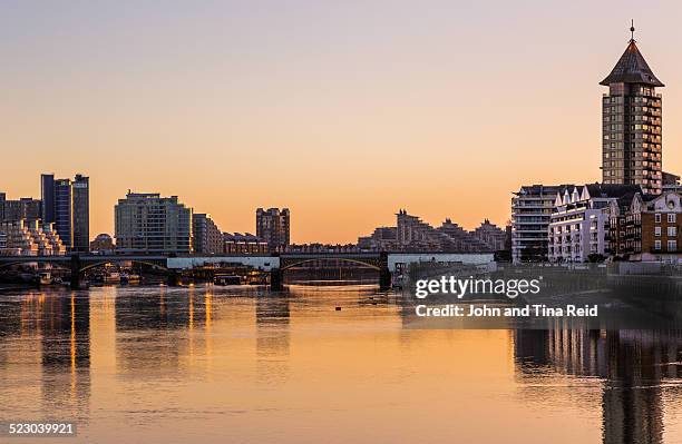 facing west - outer london stock pictures, royalty-free photos & images