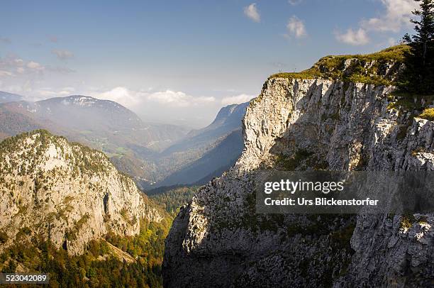 mighty creux du van - limites du terrain - fotografias e filmes do acervo