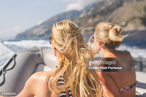 positano italy - motorbootfahren stock-fotos und bilder
