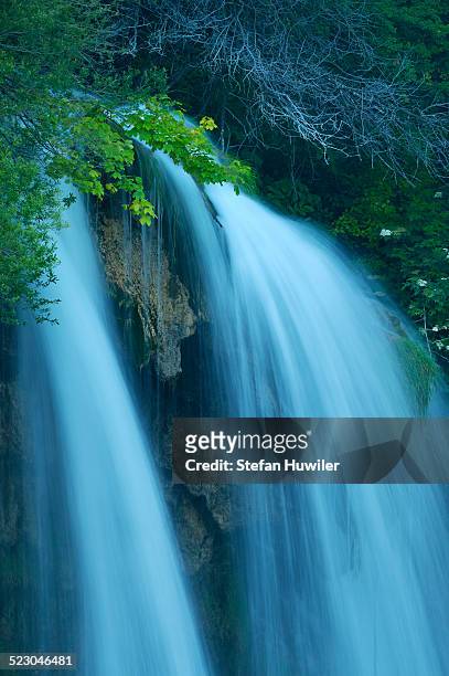 waterfall, plitvice lakes national park, plitvicka jezera, lika-senj county, croatia - plitvicka jezera croatia stock-fotos und bilder