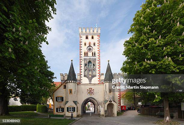 bayertor, bavarian gate, landsberg am lech, upper bavaria, bavaria, germany, europe - landsberg am lech fotografías e imágenes de stock