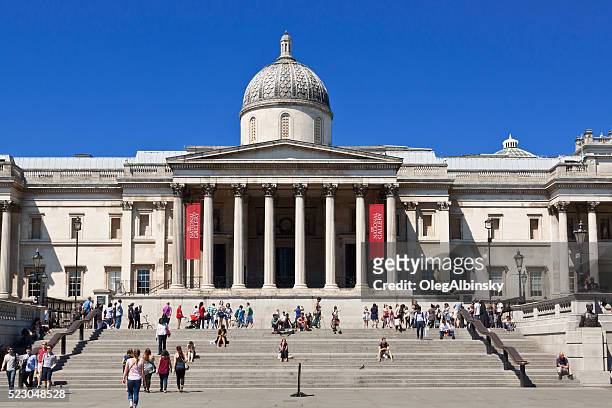 trafalgar square, national gallery and vivid blue sky, london, uk. - national gallery stockfoto's en -beelden