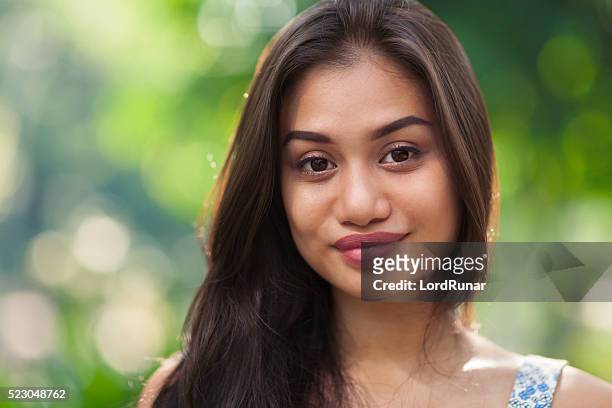 portrait of a woman outdoors in a park - filipino girl stockfoto's en -beelden