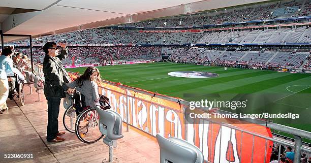 KIm-Elena Moquenco und Begleiter Jose vor dem Bundesligaspiel zwischen FC Bayern Muenchen und VFL Wolfsburg am 29. August 2009 in der Allianz-Arena...
