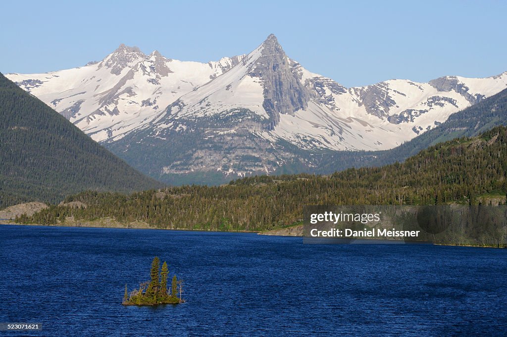 Saint Marys Glacier Lake with Wild Goose Island, Fusillade Mountain, Glacier National Park, Rocky Mountains, Montana, USA