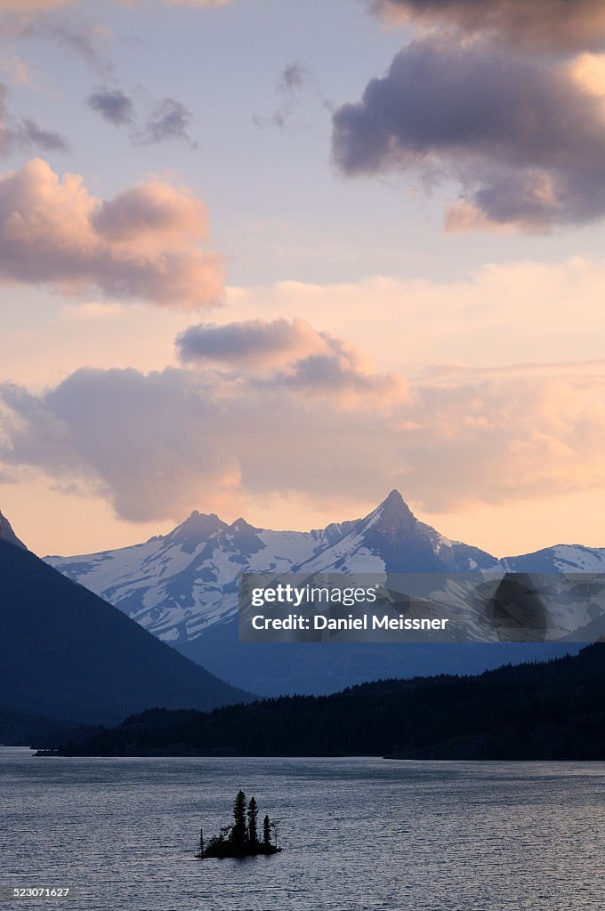 Saint Marys Glacier Lake with Wild Goose Island, Fusillade Mountain, Glacier National Park, Rocky Mountains, Montana, USA