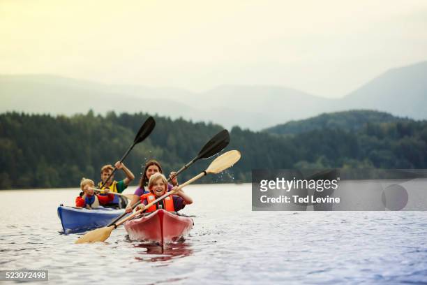 parents and sons (10-12) canoeing on lake, staffel lake, murnau, bavaria, germany - turismo ecológico fotografías e imágenes de stock