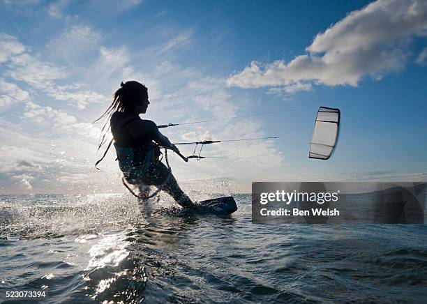 kite surfing, cadiz, spain - kite surf stock-fotos und bilder