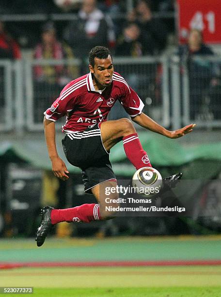 Eric Maxim Choupo-Moting von Nuernberg mit dem Ball waehrend des Bundesliga Relegationspiels 1. FC Nuernberg gegen den FC Augsburg im EasyCredit...