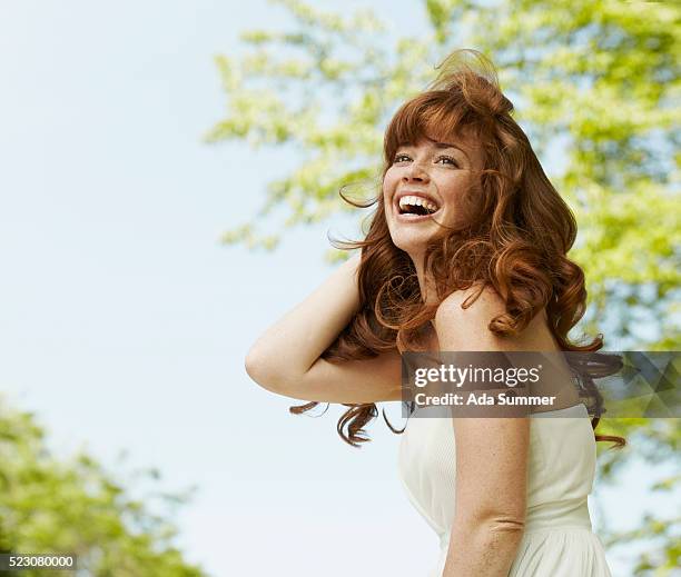 young woman with long hair, laughing - oberkörper happy sommersprossen stock-fotos und bilder