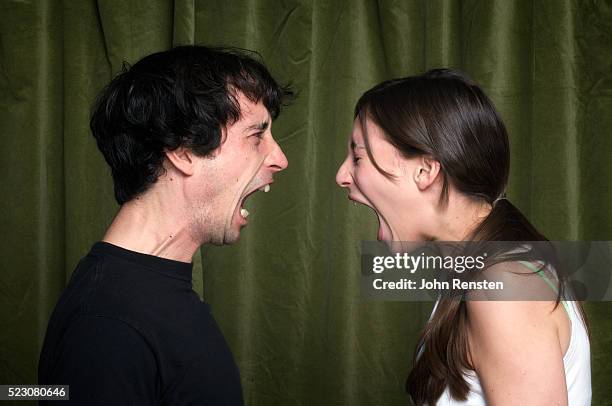 couple yelling face to face - dispute foto e immagini stock