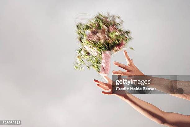 catching the bouquet - bridesmaid stock pictures, royalty-free photos & images