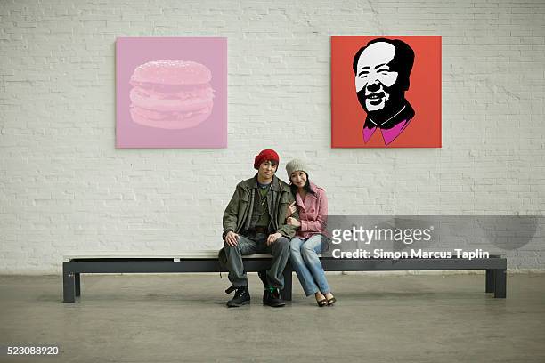 hipsters in art gallery - couple museum foto e immagini stock