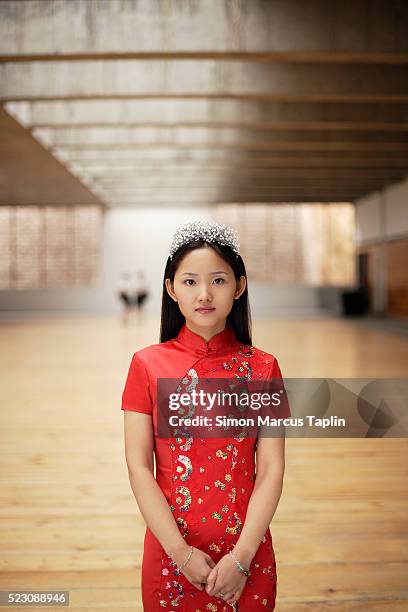 young woman - abito tradizionale cinese foto e immagini stock