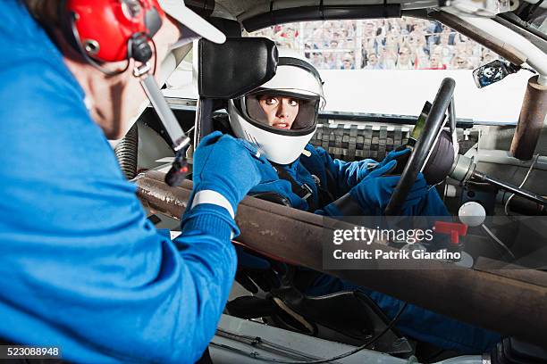 crew member and stock car driver communicating - nascar rennen stock-fotos und bilder