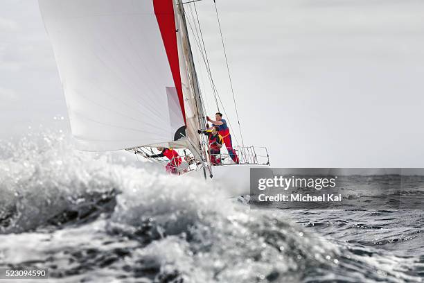 ocean sailing race, sailors hoisting spinnaker, around melbourne, victoria, australia - bateau à voile photos et images de collection