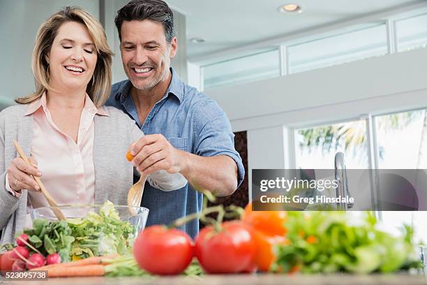 couple cooking at home - middle aged couple cooking stock-fotos und bilder