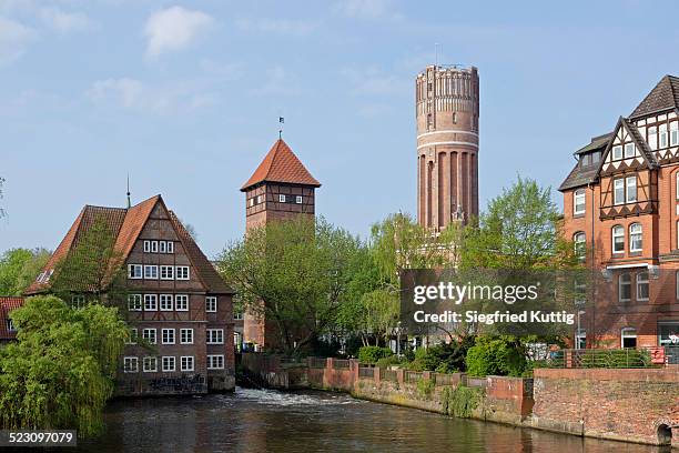 ratsmuhle mill, water tower, luneburg, lower saxony, germany - lunebourg photos et images de collection