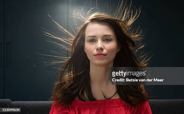 young woman with electric hair - static electricity stock pictures, royalty-free photos & images