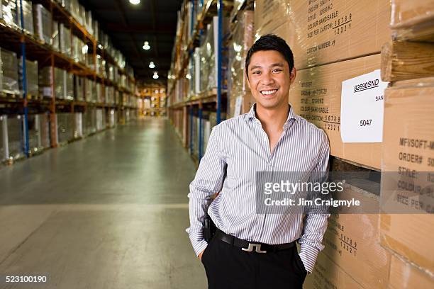 warehouse supervisor - filipino ethnicity foto e immagini stock