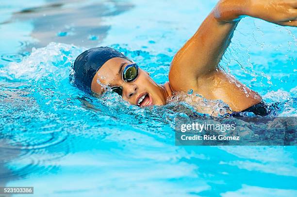 teen girl swimming - swimming free style pool stock pictures, royalty-free photos & images