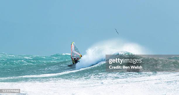 windsurfer riding big wave. - windsurfing fotografías e imágenes de stock