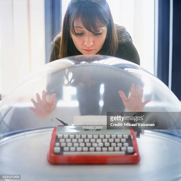 college student looking at a typewriter on display - skåp med glasdörrar bildbanksfoton och bilder