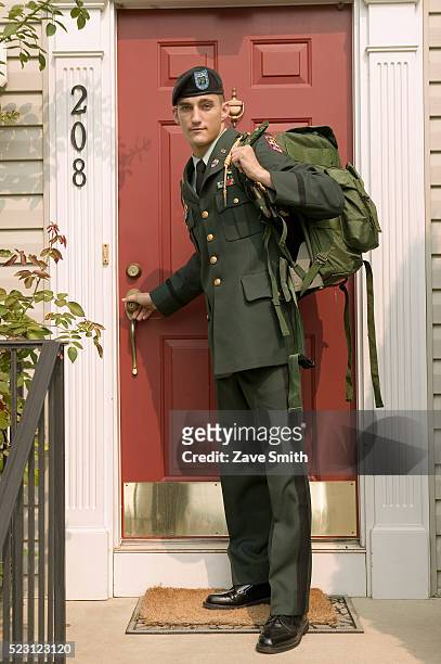 soldier leaving home - conscription stock pictures, royalty-free photos & images