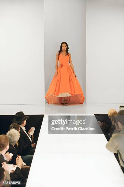 fashion model entering runway - fashion runway model stock pictures, royalty-free photos & images