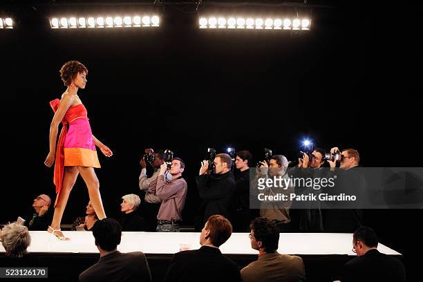 fashion model on runway - fashion show stockfoto's en -beelden