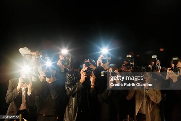 paparazzi photographing celebrities - paparazzo fotografías e imágenes de stock