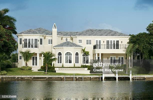 waterfront home - florida mansions stockfoto's en -beelden