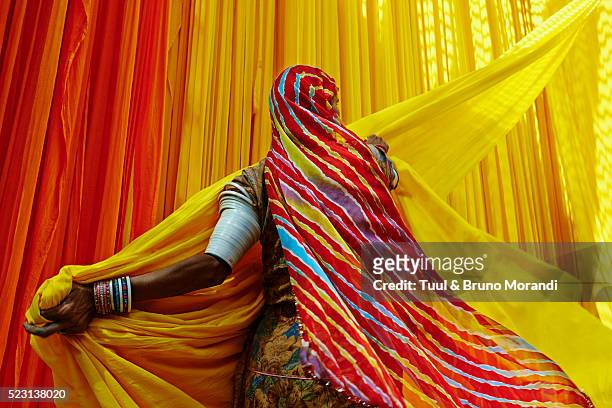 sari factory - rajasthani women stock pictures, royalty-free photos & images