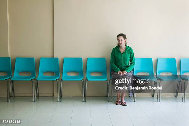 young woman in a waiting room - wachtkamer stockfoto's en -beelden